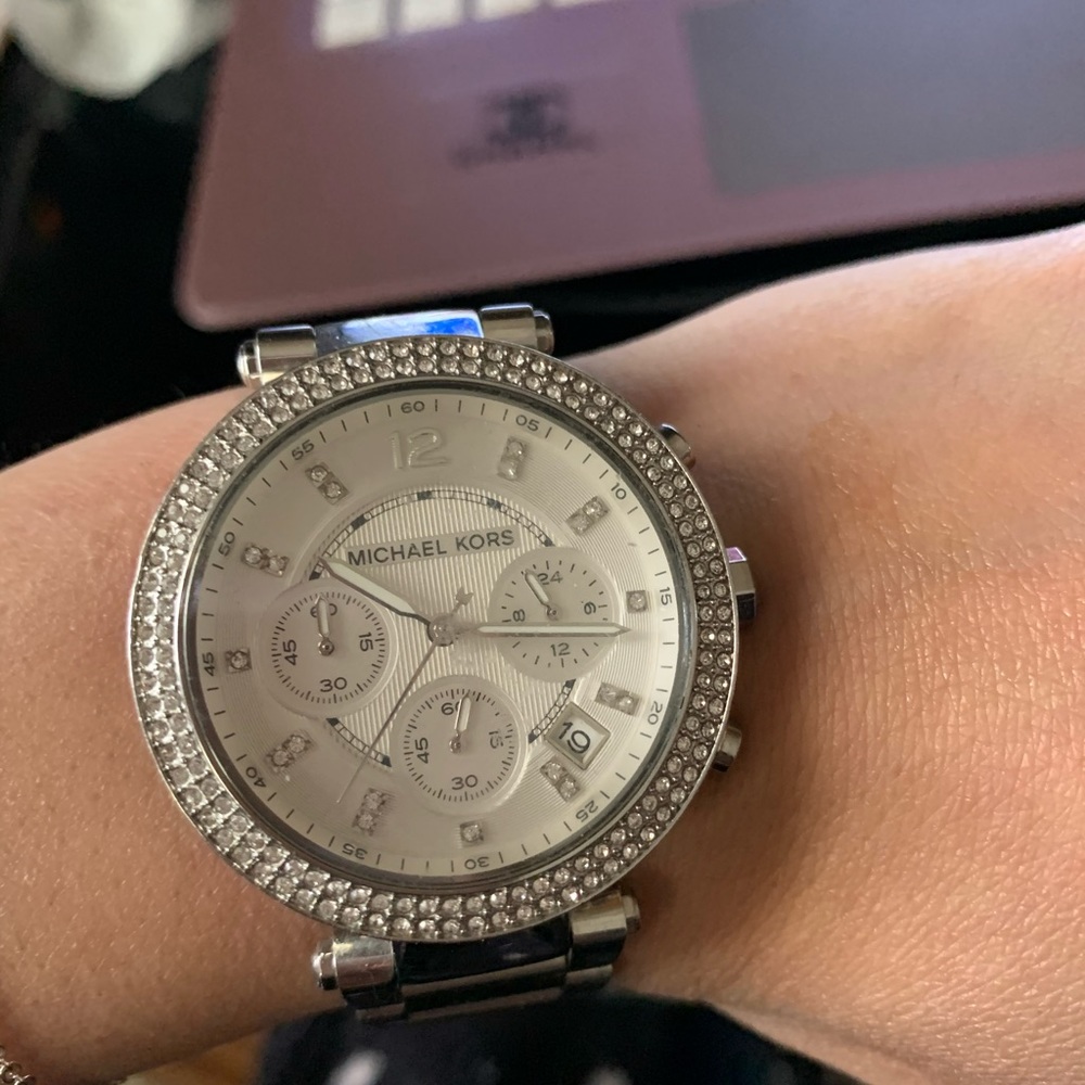 Michael Kors watch w/free Anastasia gift
